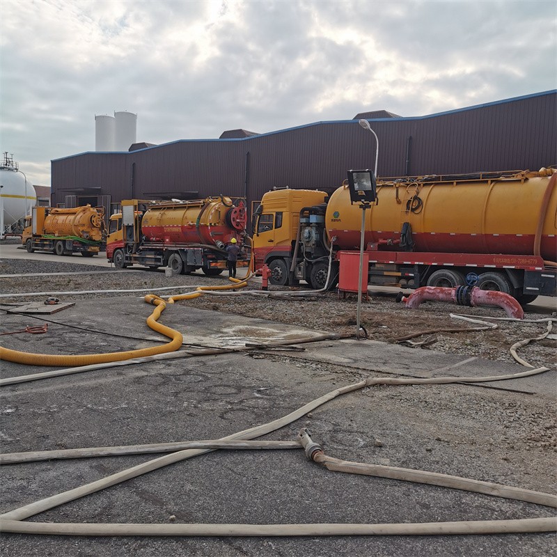 仁兴镇污水池清理